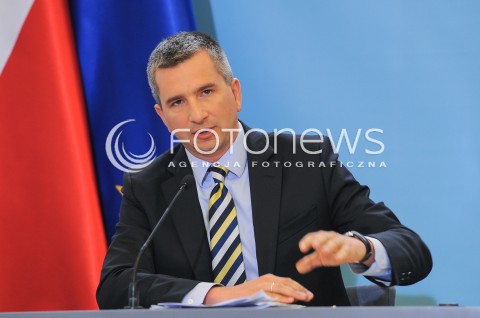  07.09.2015 WARSZAWA<br />KONFERENCJA PRASOWA RADY MINISTROW<br />N/Z MINISTER FINANSOW MATEUSZ SZCZUREK<br /> 