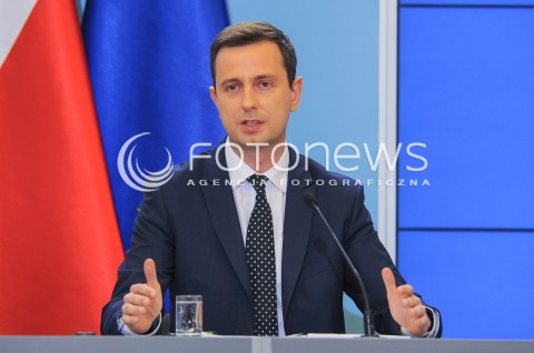  07.09.2015 WARSZAWA<br />KONFERENCJA PRASOWA RADY MINISTROW<br />N/Z MINISTER PRACY I POLITYKI SPOLECZNEJ WLADYSLAW KOSINIAK - KAMYSZ<br /> 