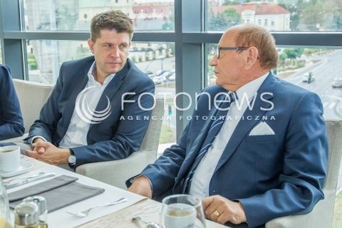  08.09.2015 RZESZOW<br />WIZYTA RYSZARDA PETRU W RZESZOWIE<br />RYSZARD PETRU POPARL PREZYDENTA RZESZOWA TADEUSZA FERENCA W WYBORACH DO SENATU<br />N/Z RYSZARD PETRU - EKONOMISTA I TADEUSZ FERENC - PREZYDENT RZESZOWA<br /> 