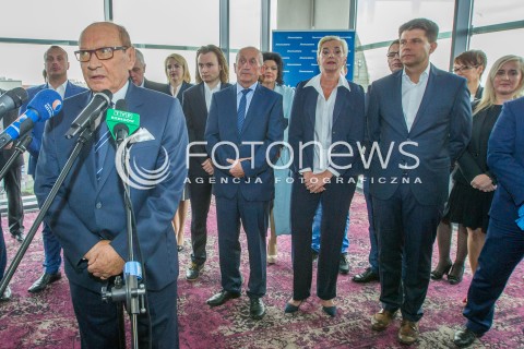  08.09.2015 RZESZOW<br />WIZYTA RYSZARDA PETRU W RZESZOWIE<br />RYSZARD PETRU POPARL PREZYDENTA RZESZOWA TADEUSZA FERENCA W WYBORACH DO SENATU<br />N/Z RYSZARD PETRU (P) I TADEUSZ FERENC (L) <br /> 