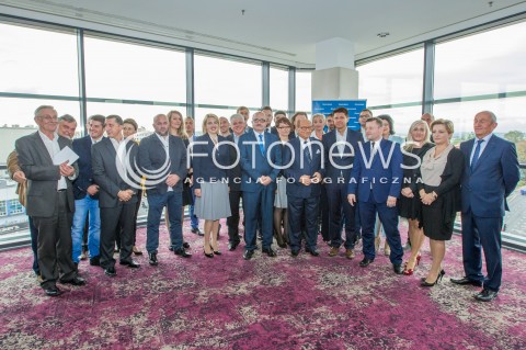  08.09.2015 RZESZOW<br />WIZYTA RYSZARDA PETRU W RZESZOWIE<br />RYSZARD PETRU POPARL PREZYDENTA RZESZOWA TADEUSZA FERENCA W WYBORACH DO SENATU<br />N/Z RYSZARD PETRU KANDYDACI NOWOCZESNA PL ZDJECIE GRUPOWE GRUPOWKA<br /> 