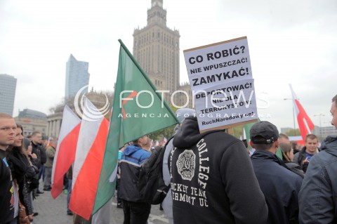  12.09.2015 WARSZAWA<br />MANIFESTACJA POLACY PRZECIW IMIGRANTOM<br />N/Z STRAJKUJACY<br /> 