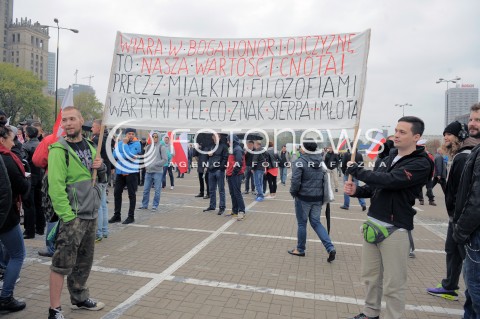  12.09.2015 WARSZAWA<br />MANIFESTACJA POLACY PRZECIW IMIGRANTOM<br />N/Z STRAJKUJACY<br /> 