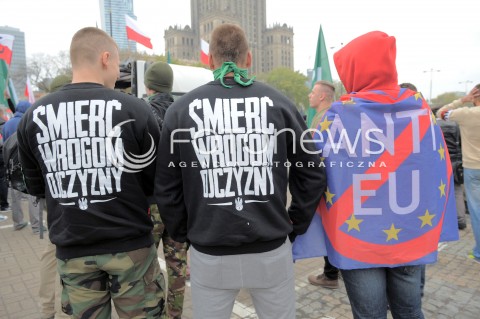  12.09.2015 WARSZAWA<br />MANIFESTACJA POLACY PRZECIW IMIGRANTOM<br />N/Z STRAJKUJACY<br /> 