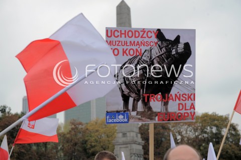  12.09.2015 WARSZAWA<br />MANIFESTACJA POLACY PRZECIW IMIGRANTOM<br />N/Z STRAJKUJACY<br /> 