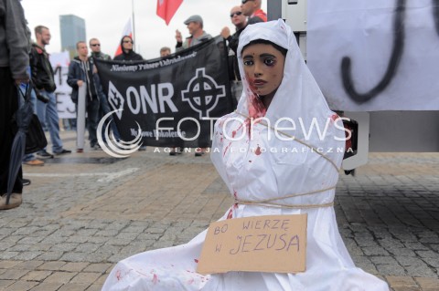  12.09.2015 WARSZAWA<br />MANIFESTACJA POLACY PRZECIW IMIGRANTOM<br />N/Z STRAJKUJACY ONR<br /> 