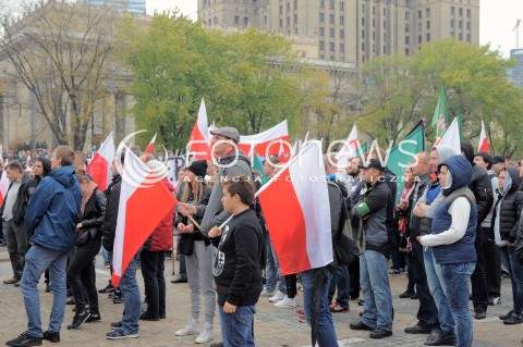  12.09.2015 WARSZAWA<br />MANIFESTACJA POLACY PRZECIW IMIGRANTOM<br />N/Z STRAJKUJACY<br /> 