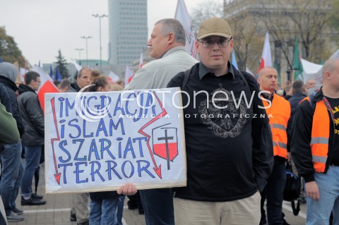  12.09.2015 WARSZAWA<br />MANIFESTACJA POLACY PRZECIW IMIGRANTOM<br />N/Z STRAJKUJACY<br /> 