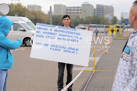  12.09.2015 WARSZAWA<br />MANIFESTACJA POLACY PRZECIW IMIGRANTOM<br />N/Z STRAJKUJACY<br /> 