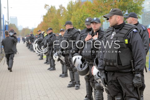  12.09.2015 WARSZAWA<br />MANIFESTACJA POLACY PRZECIW IMIGRANTOM<br />N/Z STRAJKUJACY POLICJA POLICJANCI<br /> 