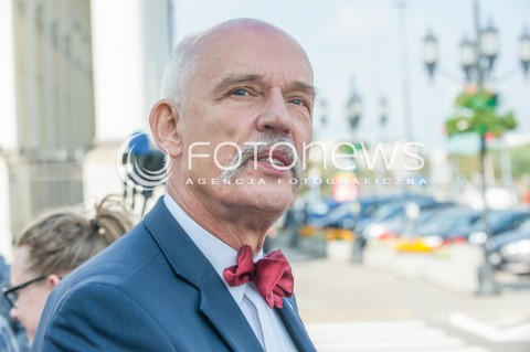  14.09.2015 WARSZAWA<br />KONFERENCJA PARTII KORWIN<br />PREZENTACJA NOWEGO POSLA W PARTII KORWIN<br />N/Z JANUSZ KORWIN - MIKKE<br /> 