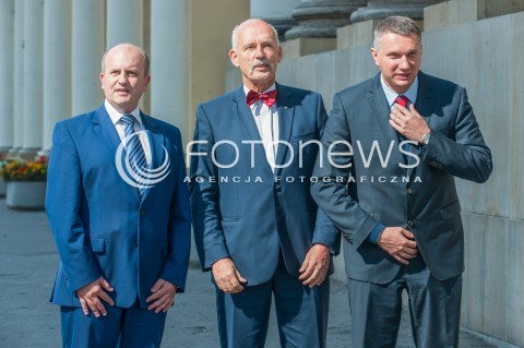  14.09.2015 WARSZAWA<br />KONFERENCJA PARTII KORWIN<br />PREZENTACJA NOWEGO POSLA W PARTII KORWIN<br />N/Z JANUSZ KORWIN - MIKKE PRZEMYSLAW WIPLER TOMASZ GORSKI<br /> 