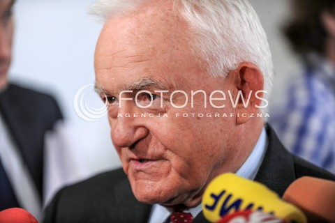  16.09.2015 WARSZAWA SEJM<br />NADZWYCZAJNE POSIEDZENIE SEJMU<br />N/Z LESZEK MILLER<br /> 