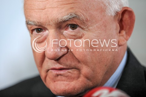  16.09.2015 WARSZAWA SEJM<br />NADZWYCZAJNE POSIEDZENIE SEJMU<br />N/Z LESZEK MILLER<br /> 