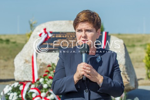  18.09.2015 RZESZOW<br />WIZYTA BEATY SZYDLO NA PODKARPACIU<br />ZLOZENIE KWIATOW PRZY TABLICY POSWIECONEJ GRAZYNIE GESICKIEJ W PARKU NAUKOWO TECHNOLOGICZNYM RZESZOW DWORZYSKO<br />N/Z BEATA SZYDLO<br /> 