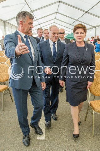  18.09.2015 RZESZOW<br />WIZYTA BEATY SZYDLO NA PODKARPACIU<br />WIZYTA W PARKU NAUKOWO TECHNOLOGICZNYM RZESZOW DWORZYSKO<br />N/Z BEATA SZYDLO (P), JOZEF JODLOWSKI (L), ANDRZEJ SZLACHTA (C)<br /> 