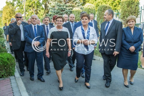 18.09.2015 GORA ROPCZYCKA ( SEDZISZOW MALOPOLSKI )<br />WIZYTA BEATY SZYDLO NA PODKARPACIU<br />WIZYTA W GOSPODARSTWIE ROLNYM W GORZE ROPCZYCKIEJ<br />N/Z BEATA SZYDLO ZDZISLAW PUPA<br /> 