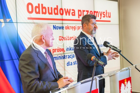  26.09.2015 WARSZAWA<br />KONFERENCJA PRASOWA LESZKA MILLERA I JANUSZA PALIKOTA<br />N/Z JANUSZ PALIKOT LESZEK MILLER<br /> 