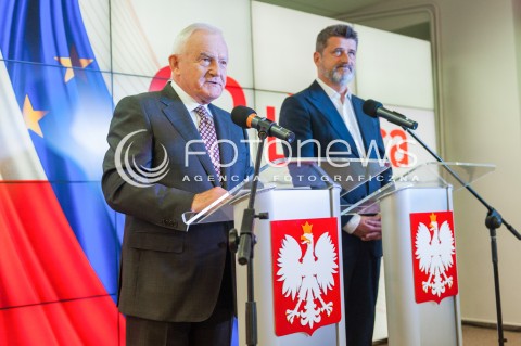  26.09.2015 WARSZAWA<br />KONFERENCJA PRASOWA LESZKA MILLERA I JANUSZA PALIKOTA<br />N/Z JANUSZ PALIKOT LESZEK MILLER<br /> 