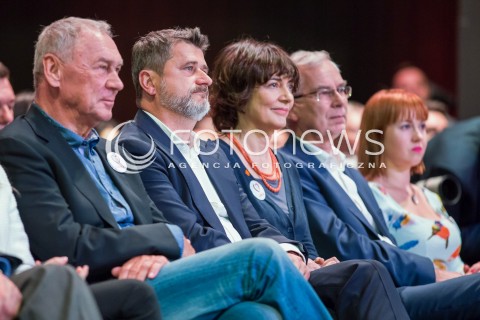  04.10.2015 LODZ<br />KONWENCJA WYBORCZA ZJEDNOCZONEJ LEWICY<br />PREZENTACJA KANDYDATKI NA PREMIERA<br />N/Z JANUSZ PALIKOT KAZIMIERA SZCZUKA <br /> 