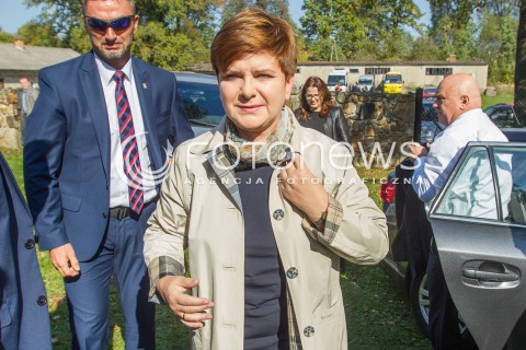  04.10.2015 STRACHOCINA <br />WIZYTA PREZESA PIS JAROSLAWA KACZYNSKIEGO I KANDYDATKI PIS NA URZAD PREMIERA BEATY SZYDLO W SANKTUARIUM SW. ANDRZEJA BOBOLI W STRACHOCINIE NA PODKARPACIU<br />N/Z BEATA SZYDLO<br /> 