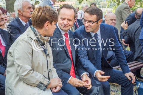  04.10.2015 STRACHOCINA <br />WIZYTA PREZESA PIS JAROSLAWA KACZYNSKIEGO I KANDYDATKI PIS NA URZAD PREMIERA BEATY SZYDLO W SANKTUARIUM SW. ANDRZEJA BOBOLI W STRACHOCINIE NA PODKARPACIU<br />N/Z BEATA SZYDLO WLADYSLAW ORTYL TOMASZ POREBA<br /> 