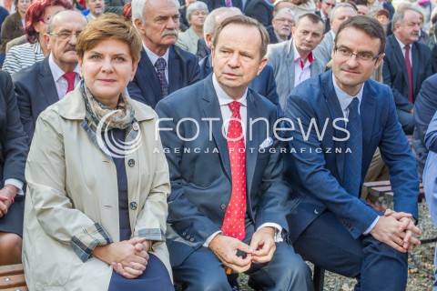  04.10.2015 STRACHOCINA <br />WIZYTA PREZESA PIS JAROSLAWA KACZYNSKIEGO I KANDYDATKI PIS NA URZAD PREMIERA BEATY SZYDLO W SANKTUARIUM SW. ANDRZEJA BOBOLI W STRACHOCINIE NA PODKARPACIU<br />N/Z BEATA SZYDLO WLADYSLAW ORTYL TOMASZ POREBA<br /> 