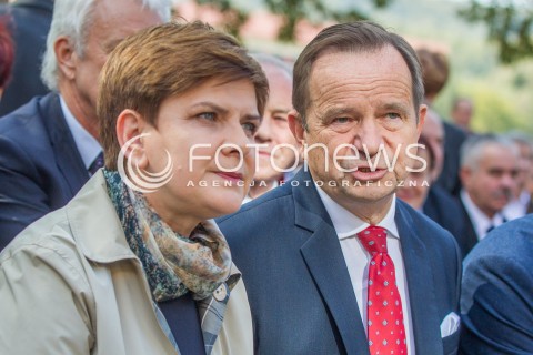  04.10.2015 STRACHOCINA <br />WIZYTA PREZESA PIS JAROSLAWA KACZYNSKIEGO I KANDYDATKI PIS NA URZAD PREMIERA BEATY SZYDLO W SANKTUARIUM SW. ANDRZEJA BOBOLI W STRACHOCINIE NA PODKARPACIU<br />N/Z BEATA SZYDLO WLADYSLAW ORTYL<br /> 