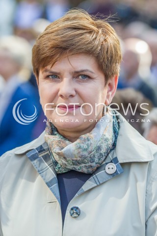  04.10.2015 STRACHOCINA <br />WIZYTA PREZESA PIS JAROSLAWA KACZYNSKIEGO I KANDYDATKI PIS NA URZAD PREMIERA BEATY SZYDLO W SANKTUARIUM SW. ANDRZEJA BOBOLI W STRACHOCINIE NA PODKARPACIU<br />N/Z BEATA SZYDLO<br /> 