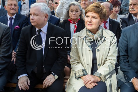  04.10.2015 STRACHOCINA <br />WIZYTA PREZESA PIS JAROSLAWA KACZYNSKIEGO I KANDYDATKI PIS NA URZAD PREMIERA BEATY SZYDLO W SANKTUARIUM SW. ANDRZEJA BOBOLI W STRACHOCINIE NA PODKARPACIU<br />N/Z JAROSLAW KACZYNSKI BEATA SZYDLO<br /> 