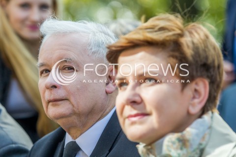  04.10.2015 STRACHOCINA <br />WIZYTA PREZESA PIS JAROSLAWA KACZYNSKIEGO I KANDYDATKI PIS NA URZAD PREMIERA BEATY SZYDLO W SANKTUARIUM SW. ANDRZEJA BOBOLI W STRACHOCINIE NA PODKARPACIU<br />N/Z JAROSLAW KACZYNSKI BEATA SZYDLO<br /> 