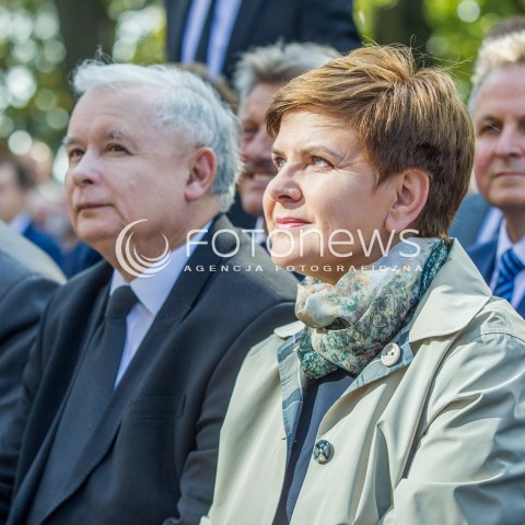  04.10.2015 STRACHOCINA <br />WIZYTA PREZESA PIS JAROSLAWA KACZYNSKIEGO I KANDYDATKI PIS NA URZAD PREMIERA BEATY SZYDLO W SANKTUARIUM SW. ANDRZEJA BOBOLI W STRACHOCINIE NA PODKARPACIU<br />N/Z JAROSLAW KACZYNSKI BEATA SZYDLO<br /> 