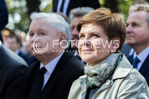  04.10.2015 STRACHOCINA <br />WIZYTA PREZESA PIS JAROSLAWA KACZYNSKIEGO I KANDYDATKI PIS NA URZAD PREMIERA BEATY SZYDLO W SANKTUARIUM SW. ANDRZEJA BOBOLI W STRACHOCINIE NA PODKARPACIU<br />N/Z JAROSLAW KACZYNSKI BEATA SZYDLO<br /> 