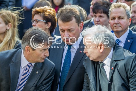  04.10.2015 STRACHOCINA <br />WIZYTA PREZESA PIS JAROSLAWA KACZYNSKIEGO I KANDYDATKI PIS NA URZAD PREMIERA BEATY SZYDLO W SANKTUARIUM SW. ANDRZEJA BOBOLI W STRACHOCINIE NA PODKARPACIU<br />N/Z JAROSLAW KACZYNSKI MAREK KUCHCINSKI MARIUSZ BLASZCZAK<br /> 
