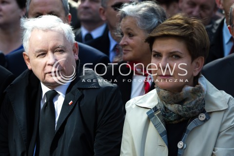 Jarosław Kaczyński i Beata Szydło w Strachocinie