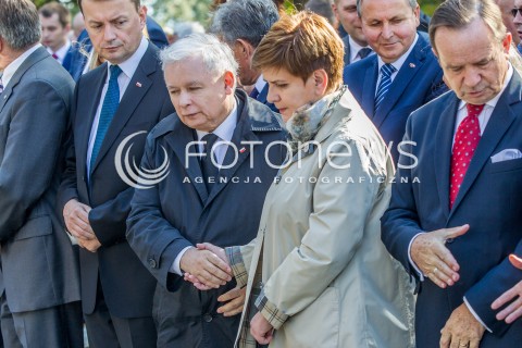  04.10.2015 STRACHOCINA <br />WIZYTA PREZESA PIS JAROSLAWA KACZYNSKIEGO I KANDYDATKI PIS NA URZAD PREMIERA BEATY SZYDLO W SANKTUARIUM SW. ANDRZEJA BOBOLI W STRACHOCINIE NA PODKARPACIU<br />N/Z JAROSLAW KACZYNSKI BEATA SZYDLO<br /> 