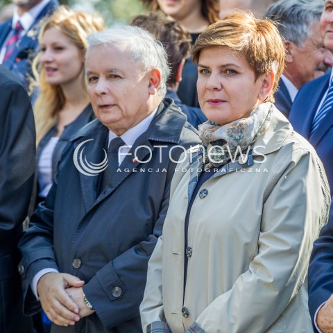  04.10.2015 STRACHOCINA <br />WIZYTA PREZESA PIS JAROSLAWA KACZYNSKIEGO I KANDYDATKI PIS NA URZAD PREMIERA BEATY SZYDLO W SANKTUARIUM SW. ANDRZEJA BOBOLI W STRACHOCINIE NA PODKARPACIU<br />N/Z JAROSLAW KACZYNSKI BEATA SZYDLO<br /> 