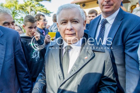  04.10.2015 STRACHOCINA <br />WIZYTA PREZESA PIS JAROSLAWA KACZYNSKIEGO I KANDYDATKI PIS NA URZAD PREMIERA BEATY SZYDLO W SANKTUARIUM SW. ANDRZEJA BOBOLI W STRACHOCINIE NA PODKARPACIU<br />N/Z JAROSLAW KACZYNSKI<br /> 