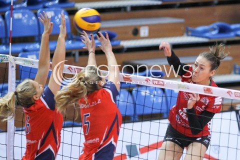  09.10.2015 RZESZOW SIATKOWKA <br />III TURNIEJ O PUCHAR FIRMY DEVELOPRES<br />MECZ DEVELOPRES SKYRES RZESZOW - PALAC BYDGOSZCZ<br />N/Z JOANNA KAPTURSKA<br /> 