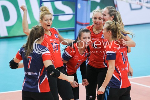  09.10.2015 RZESZOW SIATKOWKA <br />III TURNIEJ O PUCHAR FIRMY DEVELOPRES<br />MECZ DEVELOPRES SKYRES RZESZOW - PALAC BYDGOSZCZ<br />N/Z JOANNA KULIGOWSKA PAULINA BALDYGA NATALIA KRAWULSKA RADOSC EMOCJE<br /> 