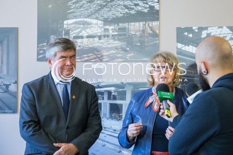  11.10.2015 LODZ<br />KONFERENCJA PRASOWA Z UDZIALEM CEZAREGO GRABARCZYKA NA TEMAT REWITALIZACJI LODZI<br />N/Z ELZBIETA KROLIKOWSKA - KINSKA WITOLD STEPIEN<br /> 