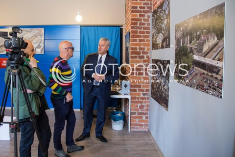  11.10.2015 LODZ<br />KONFERENCJA PRASOWA Z UDZIALEM CEZAREGO GRABARCZYKA NA TEMAT REWITALIZACJI LODZI<br />N/Z CEZARY GRABARCZYK<br /> 