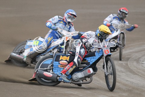  11.10.2015 RZESZOW <br />
ZUZEL PGE SPEEDWAY EKSTRALIGA SEASON 2015 <br />
MECZ PGE STAL RZESZOW - MDM KOMPUTERY ZKS OSTROVIA<br />
N/Z BIEG NR 1: MATEUSZ SZCZEPANIAK (ZOLTY), GREG HANCOCK (CZERWONY), KAROL BARAN (NIEBIESKI)<br />
 