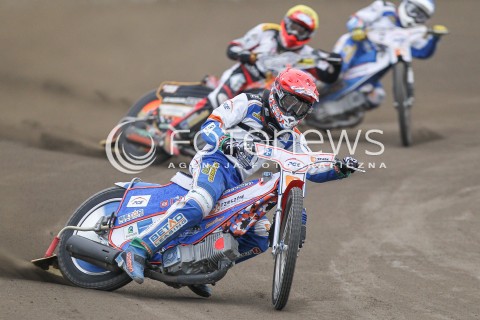  11.10.2015 RZESZOW <br />
ZUZEL PGE SPEEDWAY EKSTRALIGA SEASON 2015 <br />
MECZ PGE STAL RZESZOW - MDM KOMPUTERY ZKS OSTROVIA<br />
N/Z BIEG NR 3: DAWID LAMPART (CZERWONY), MIKKEL MICHELSEN (ZOLTY)<br />
 