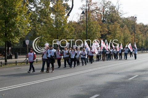  14.10.2015 WARSZAWA<br />STRAJK NAUCZYCIELI PRZED KANCELARIA PREMIERA W WARSZAWIE<br />N/Z STRAJKUJACY<br /> 