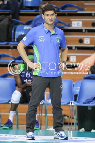  17.10.2015 RZESZOW <br />SIATKOWKA ORLEN LIGA 2015/2016 WOMEN VOLLEYBALL POLAND POLISH ORLENLIGA LEAGUE SEASON 2015/2016 <br />MECZ DEVELOPRES SKYRES RZESZOW - PGE ATOM TREFL SOPOT <br />N/Z LORENZO MICELLI - I TRENER ( HEAD COACH ) SYLWETKA <br /> 