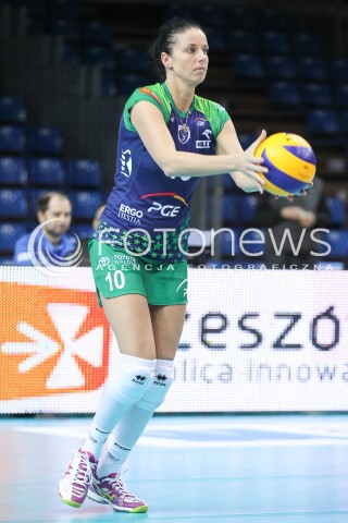  17.10.2015 RZESZOW <br />SIATKOWKA ORLEN LIGA 2015/2016 WOMEN VOLLEYBALL POLAND POLISH ORLENLIGA LEAGUE SEASON 2015/2016 <br />MECZ DEVELOPRES SKYRES RZESZOW - PGE ATOM TREFL SOPOT <br />N/Z ANNA KACZMAR SYLWETKA <br /> 