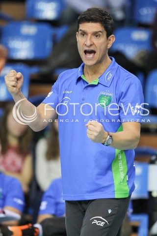  17.10.2015 RZESZOW <br />SIATKOWKA ORLEN LIGA 2015/2016 WOMEN VOLLEYBALL POLAND POLISH ORLENLIGA LEAGUE SEASON 2015/2016 <br />MECZ DEVELOPRES SKYRES RZESZOW - PGE ATOM TREFL SOPOT <br />N/Z LORENZO MICELLI - I TRENER ( HEAD COACH ) SYLWETKA RADOSC EMOCJE <br /> 