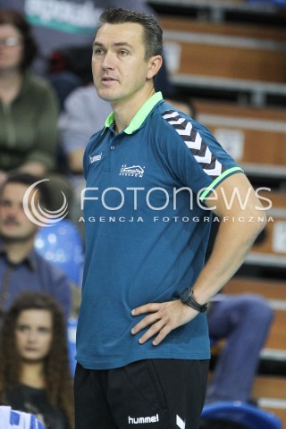  17.10.2015 RZESZOW <br />SIATKOWKA ORLEN LIGA 2015/2016 WOMEN VOLLEYBALL POLAND POLISH ORLENLIGA LEAGUE SEASON 2015/2016 <br />MECZ DEVELOPRES SKYRES RZESZOW - PGE ATOM TREFL SOPOT <br />N/Z MARIUSZ WIKTOROWICZ - I TRENER ( HEAD COACH ) SYLWETKA <br /> 