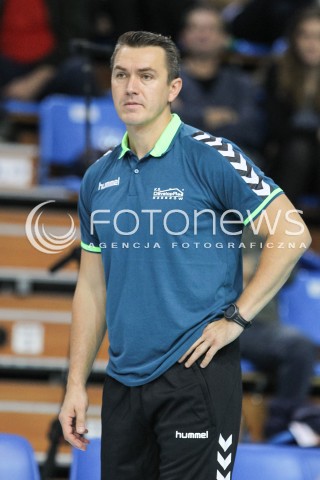  17.10.2015 RZESZOW <br />SIATKOWKA ORLEN LIGA 2015/2016 WOMEN VOLLEYBALL POLAND POLISH ORLENLIGA LEAGUE SEASON 2015/2016 <br />MECZ DEVELOPRES SKYRES RZESZOW - PGE ATOM TREFL SOPOT <br />N/Z MARIUSZ WIKTOROWICZ - I TRENER ( HEAD COACH ) SYLWETKA <br /> 